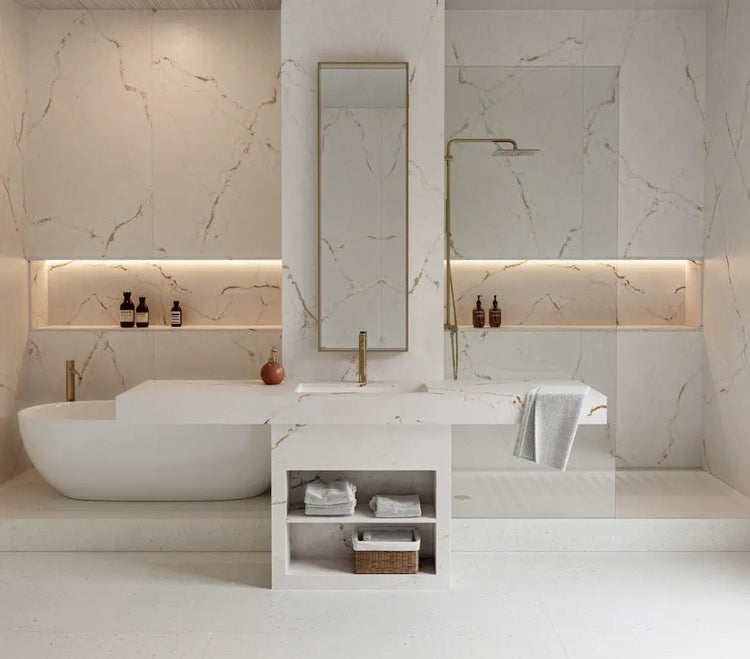 revetement-mural-silestone-versailles-ivory-salle-de-bain.webp