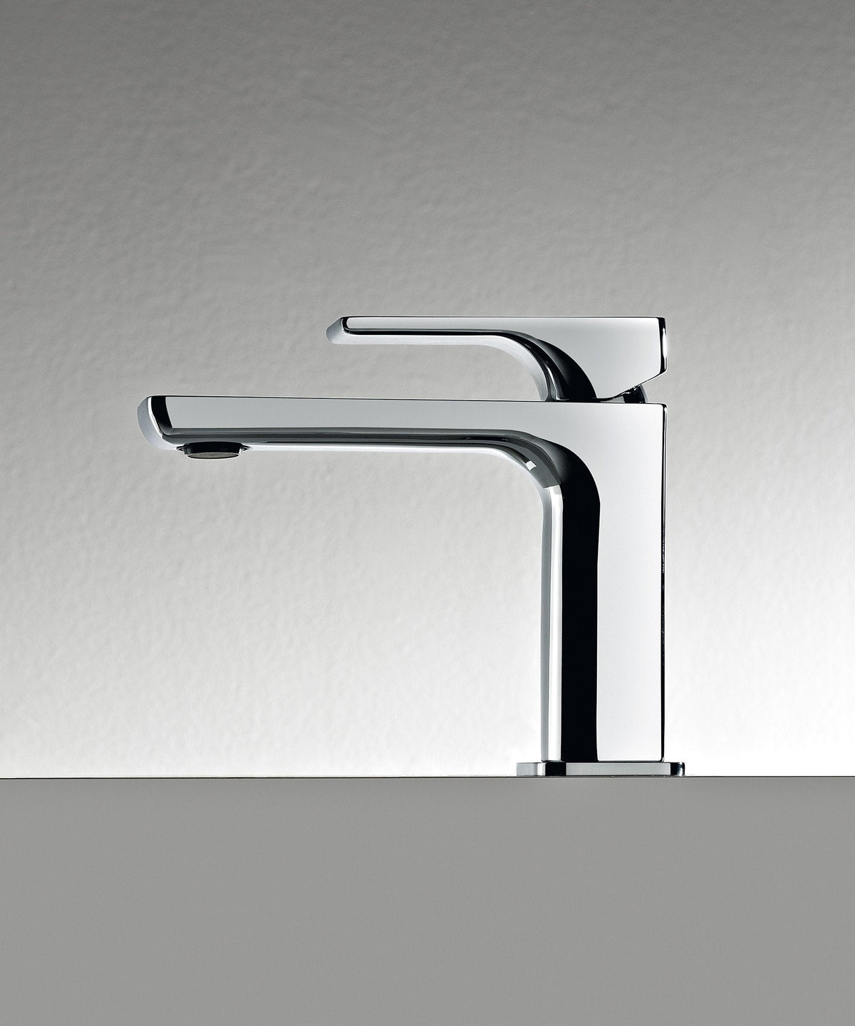 Robinet de lavabo Treemme Hask chromé sur fond gris clair