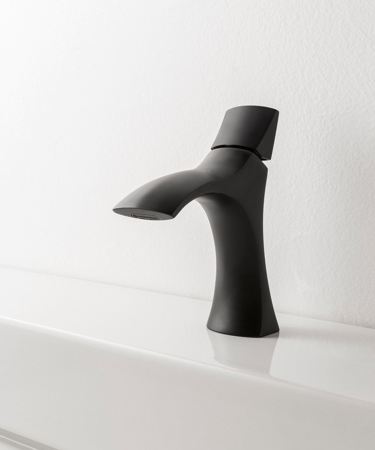 Robinet de lavabo Treemme Hedo noir à la silhouette sculpturale