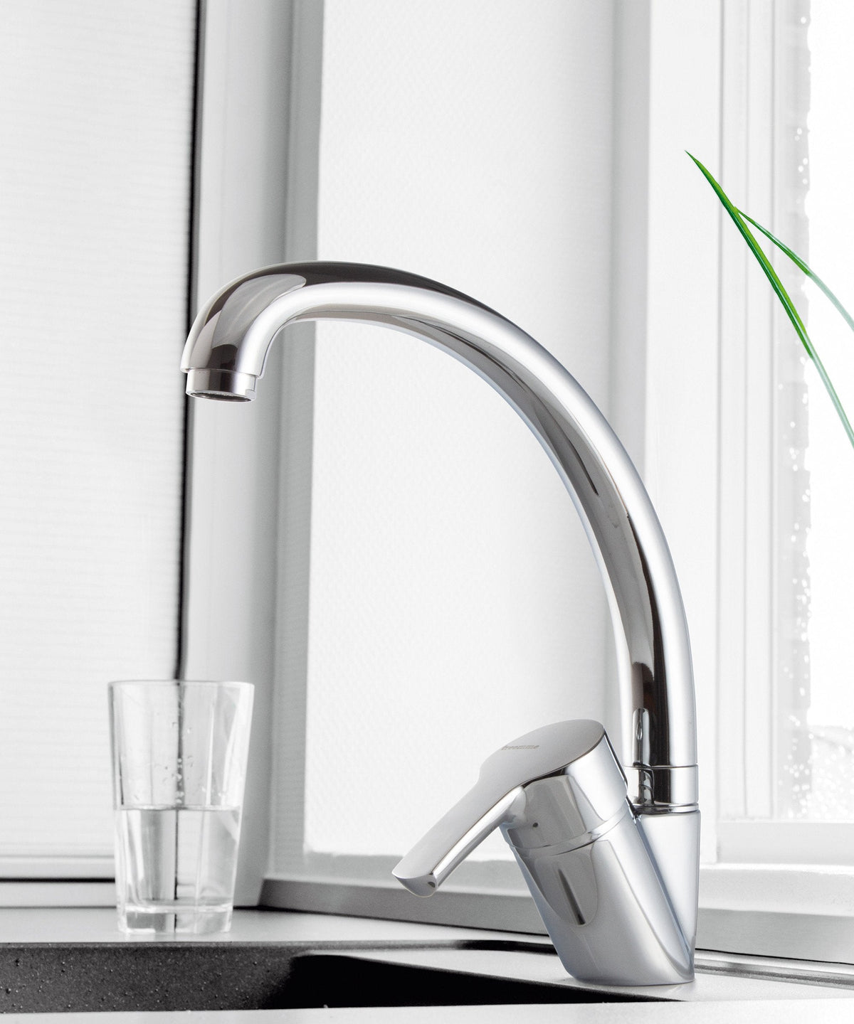 Robinet de cuisine Treemme Kitchen-S chromé dans un intérieur lumineux