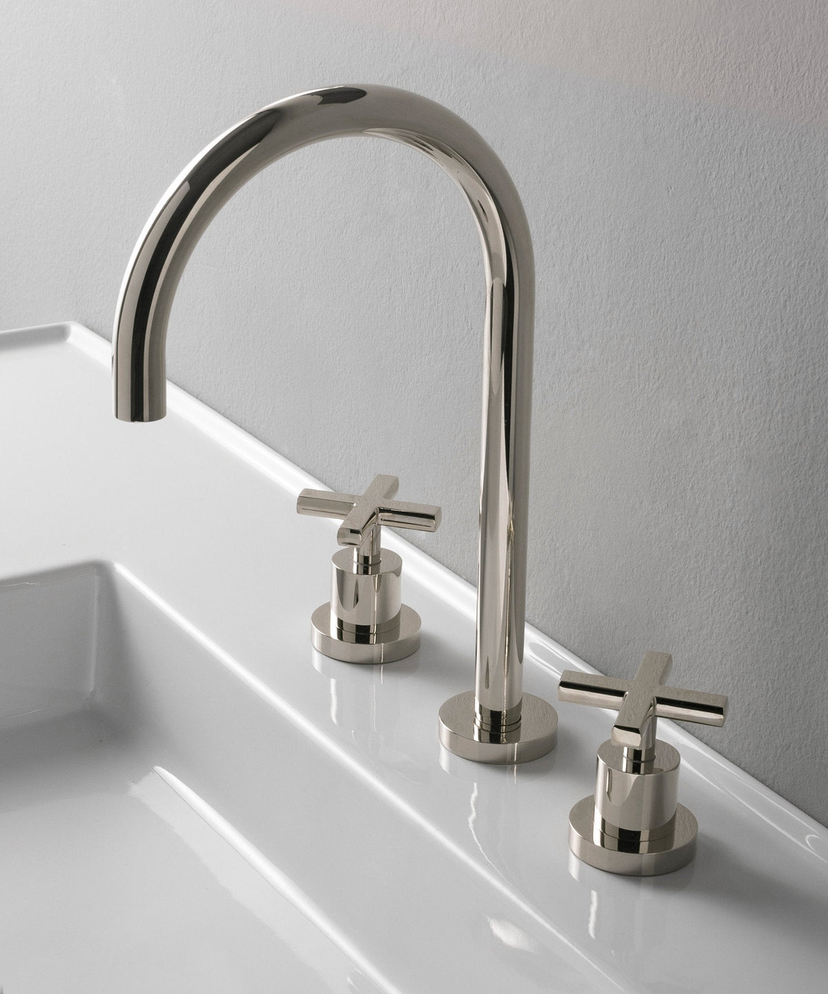Robinet de lavabo Treemme Line chromé avec bec en arc