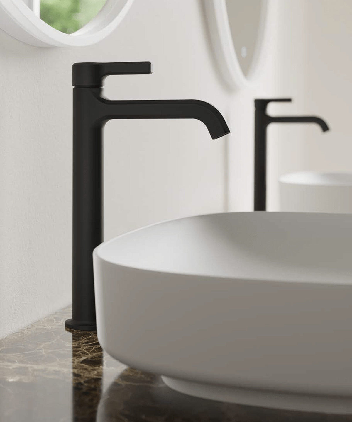 Robinetterie noire Treemme Aurelia dans une salle de bain lumineuse