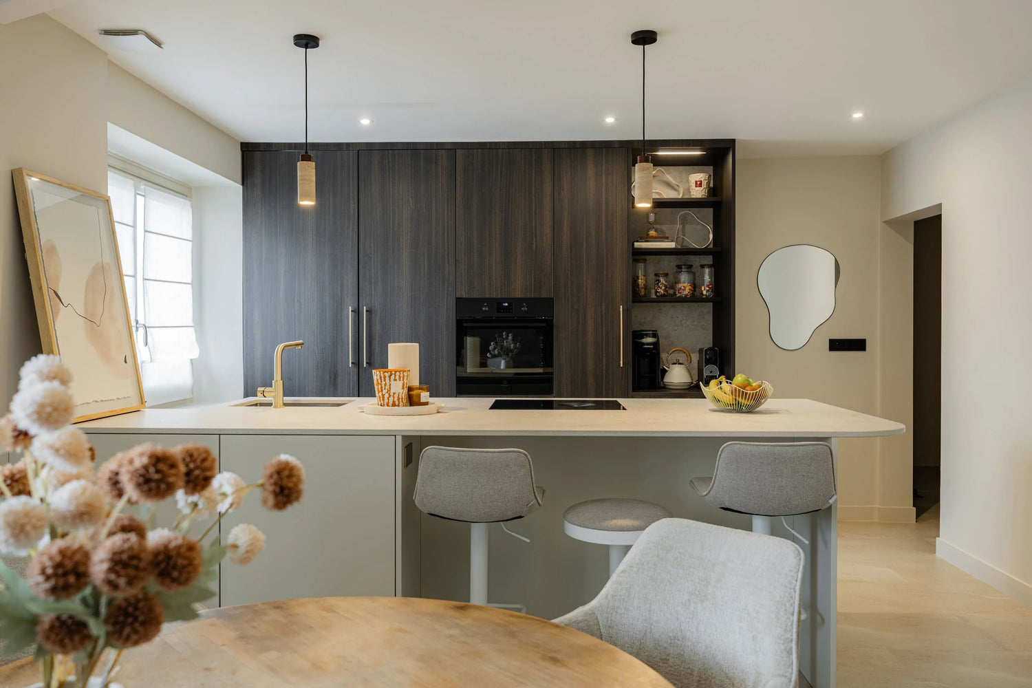 realisation d'une cusisine avec plan de travail en dekton sabbia.
