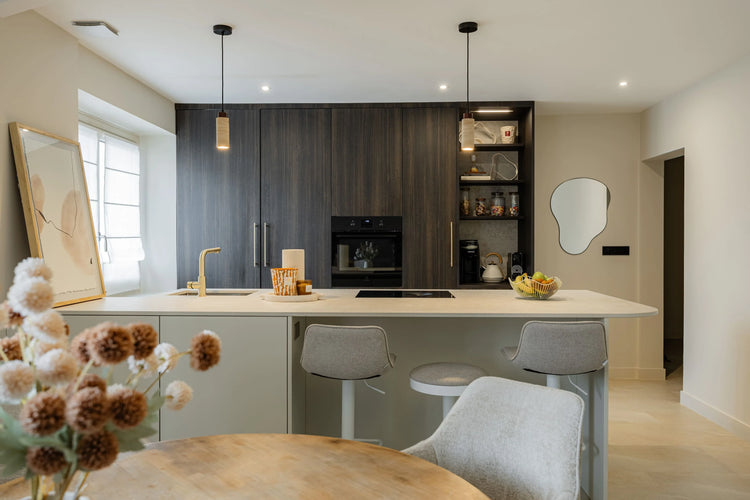 realisation d'une cusisine avec plan de travail en dekton sabbia.