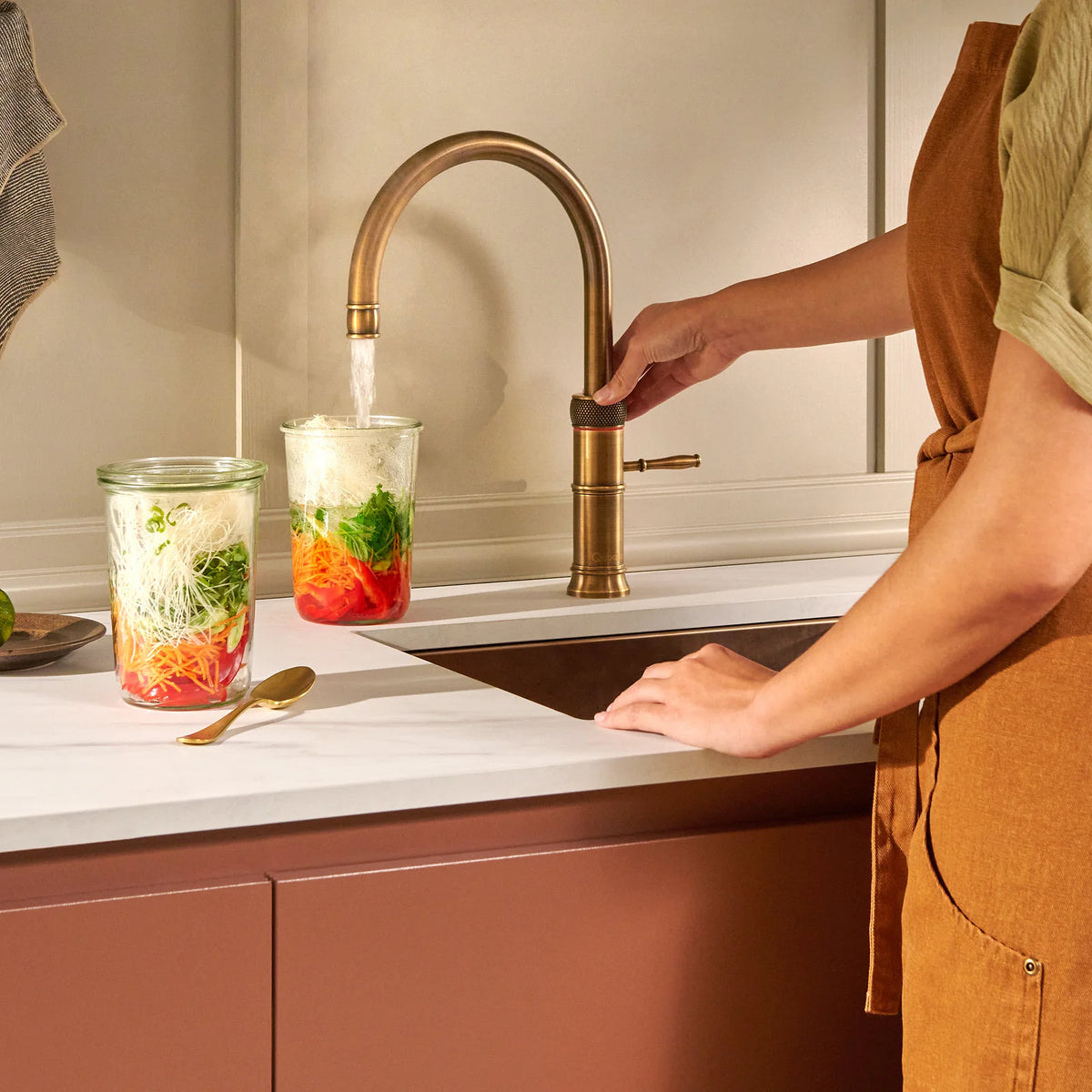 Quooker Classic Fusion Round finition Laiton patiné — robinet eau bouillante 100 °C en situation