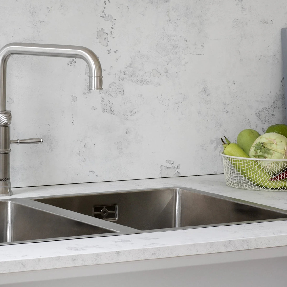 Quooker Classic Fusion Square finition Acier inoxydable — robinet eau bouillante 100 °C en situation