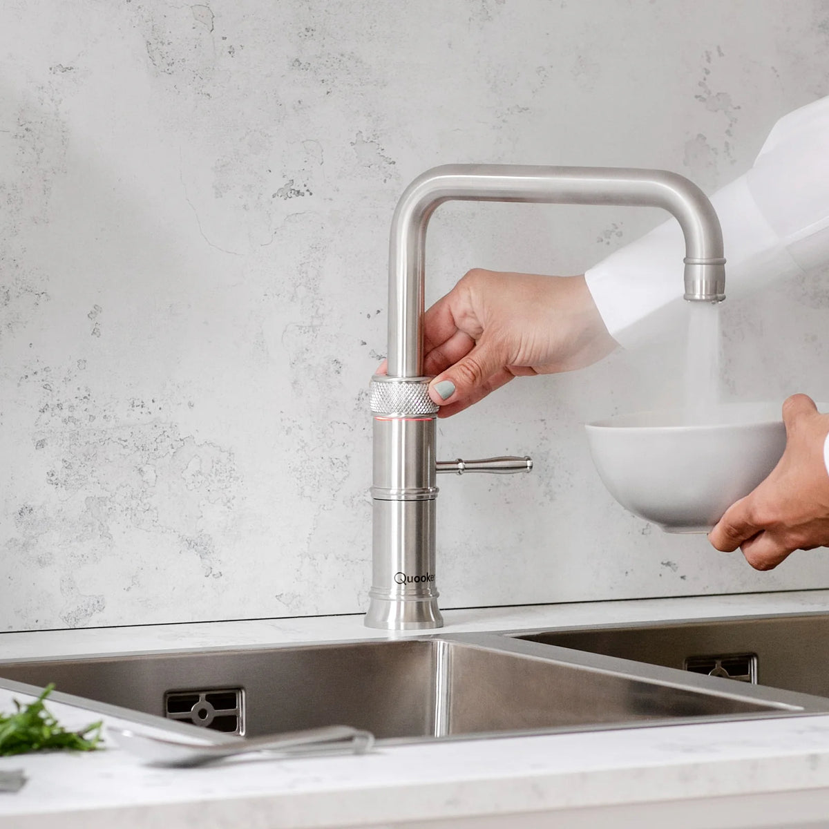 Quooker Classic Fusion Square finition Acier inoxydable — robinet eau bouillante 100 °C en situation