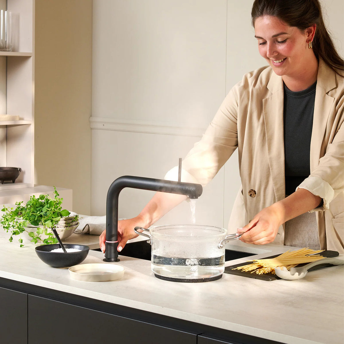Quooker Front finition Noir — robinet eau bouillante 100 °C en situation