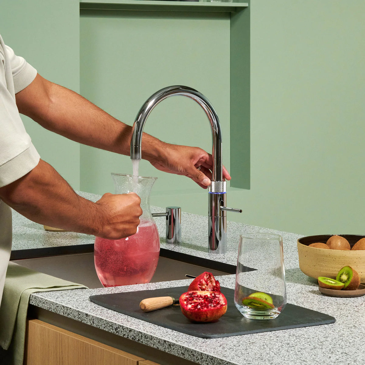 Quooker Fusion Round finition Chromé — robinet eau bouillante 100 °C en situation