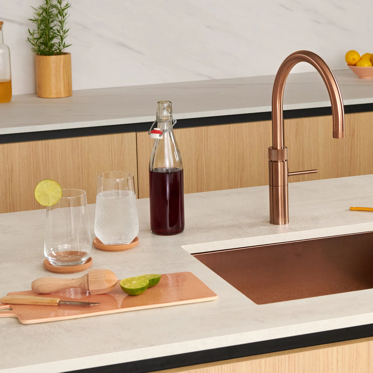 Quooker Fusion Round finition Cuivre rosé — robinet eau bouillante 100 °C en situation
