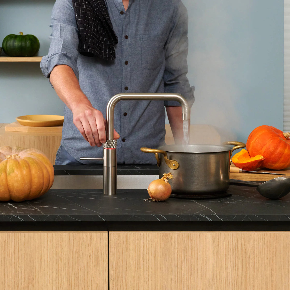 Quooker Fusion Square finition Acier inoxydable — robinet eau bouillante 100 °C en situation