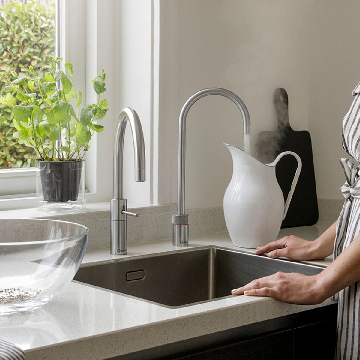 Quooker Nordic Twintaps Round finition Acier inoxydable — robinet eau bouillante 100 °C en situation