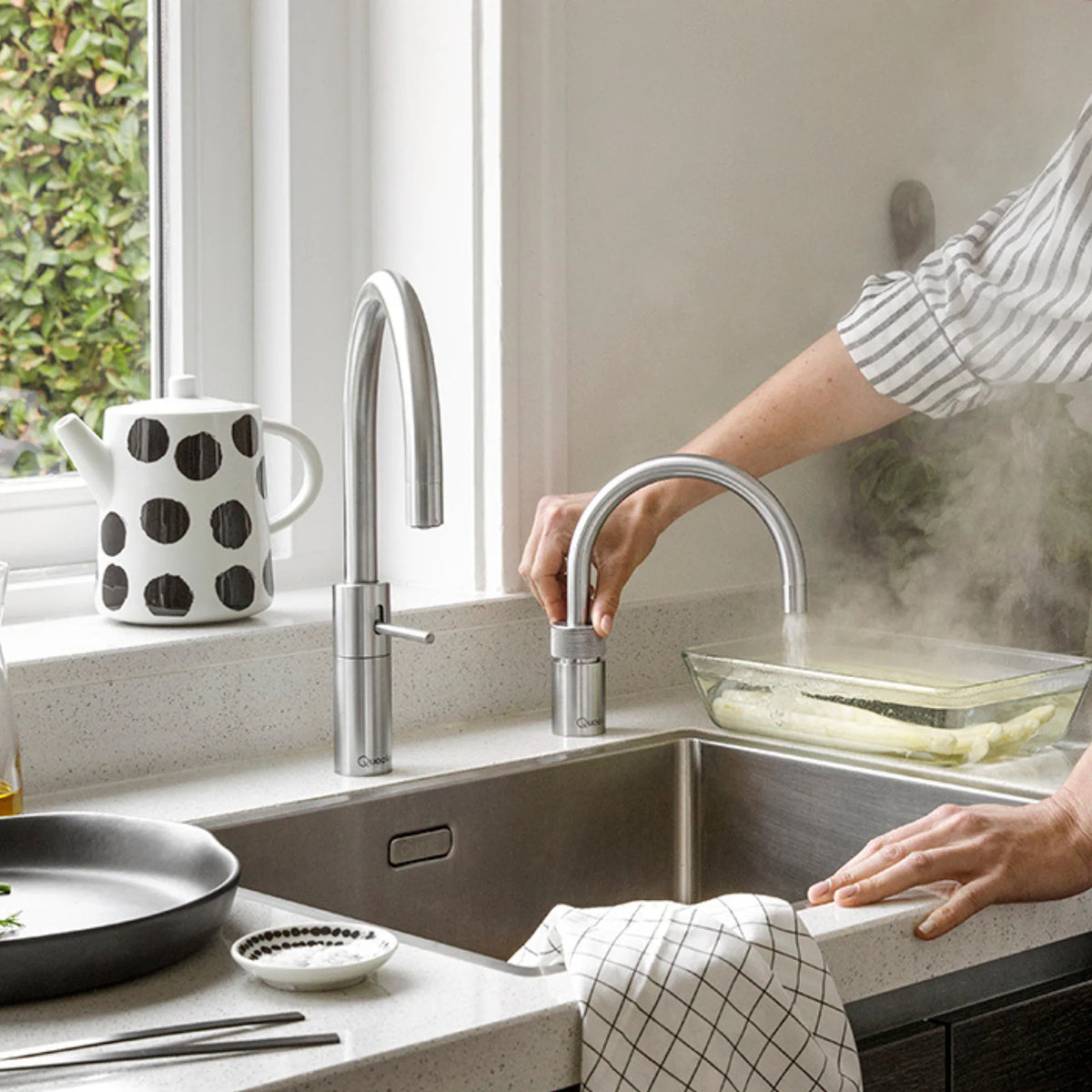 Quooker Nordic Twintaps Round finition Acier inoxydable — robinet eau bouillante 100 °C en situation