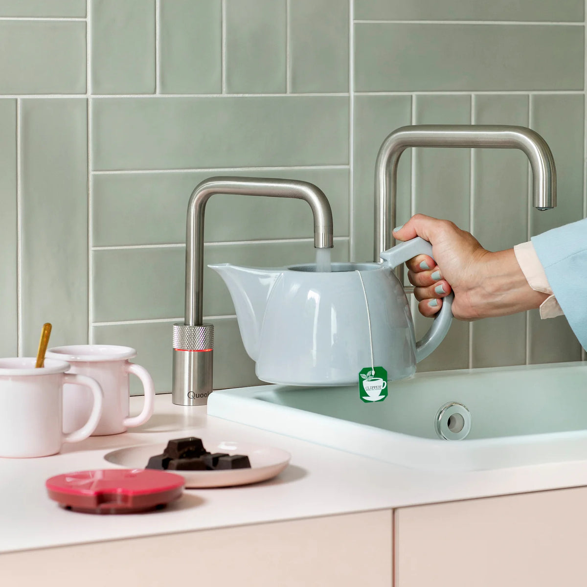 Quooker Nordic Twintaps Square finition Acier inoxydable — robinet eau bouillante 100 °C en situation